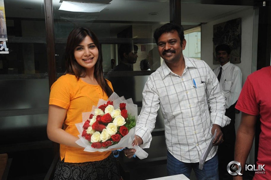 Samantha-at-Attarintiki-Daredi-50-days-Charity-Pressmeet